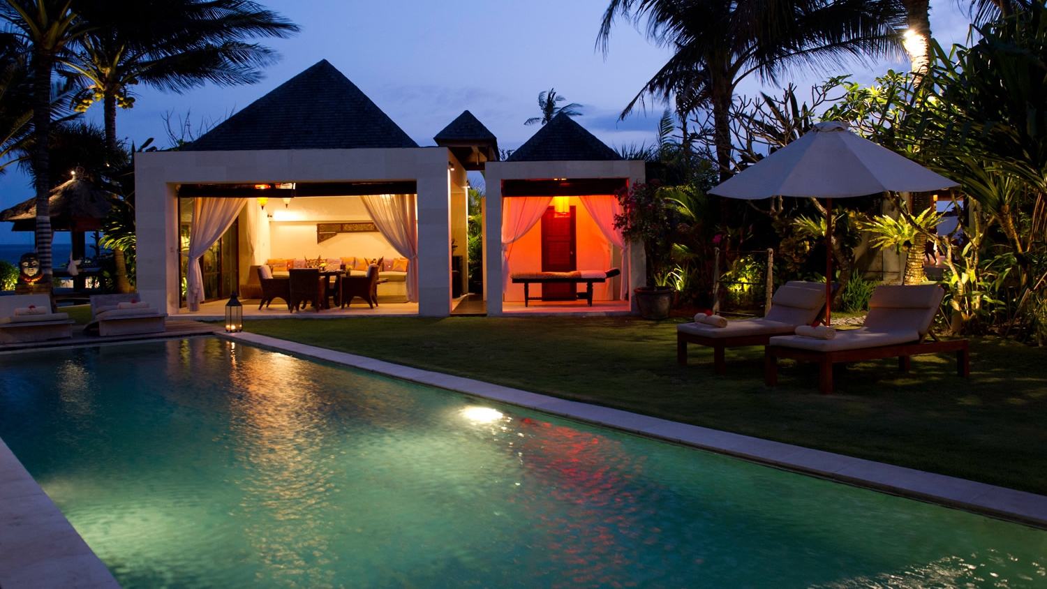 Majapahit Beach Villas | 10 bedrooms | Sleeps 20 | Pool | Sanur, Bali